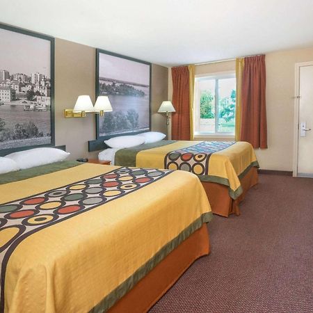 Super 8 By Wyndham Kingston Hotel Buitenkant foto