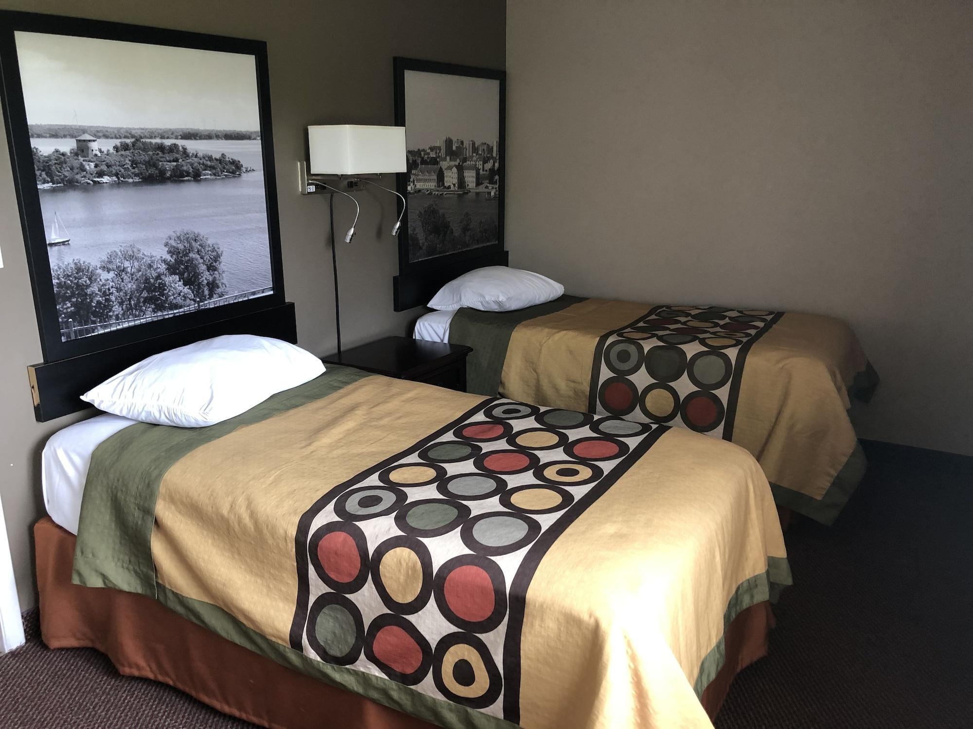 Super 8 By Wyndham Kingston Hotel Buitenkant foto