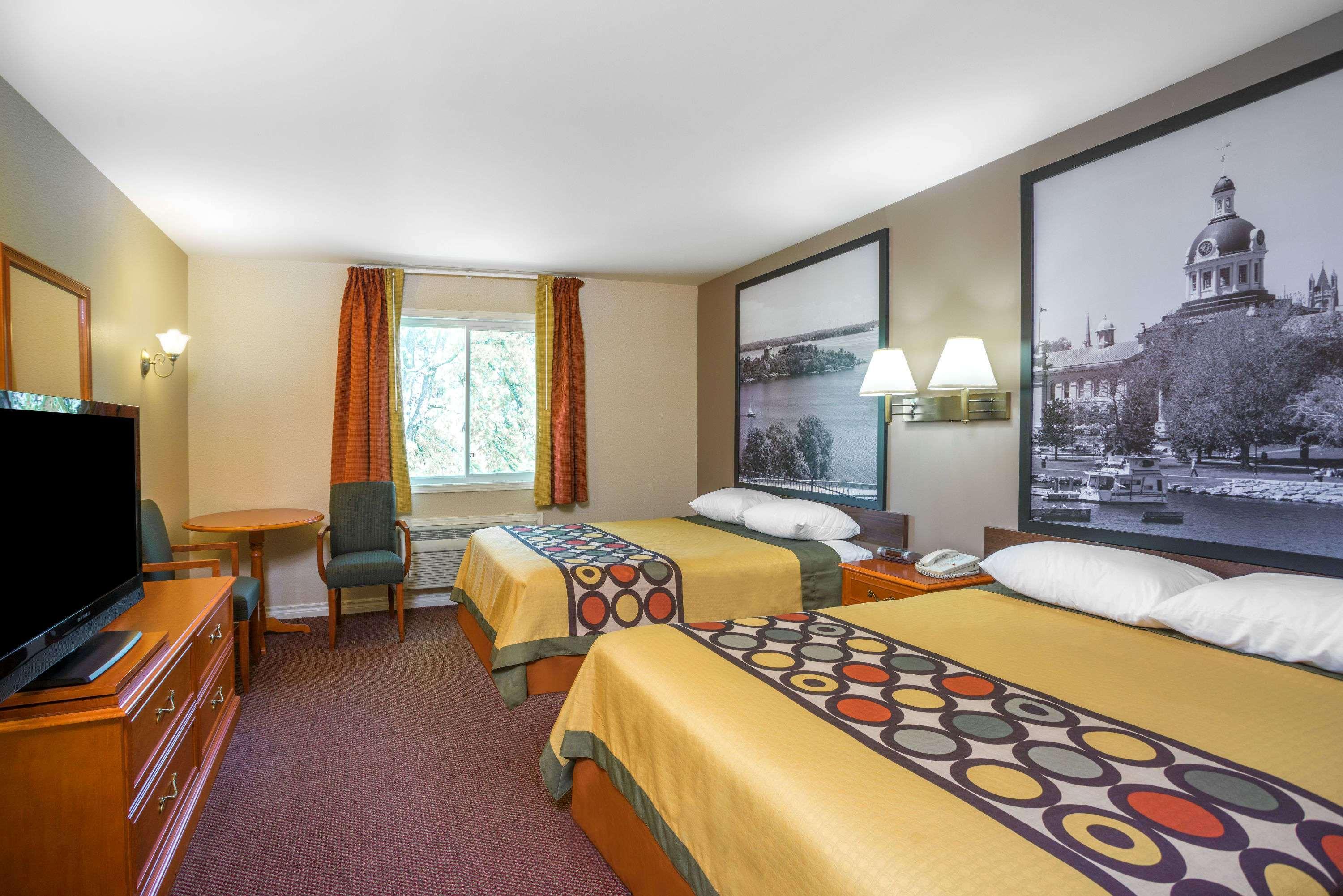 Super 8 By Wyndham Kingston Hotel Buitenkant foto