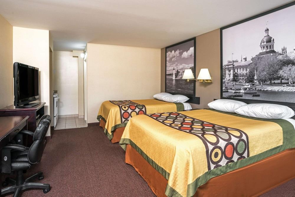 Super 8 By Wyndham Kingston Hotel Buitenkant foto