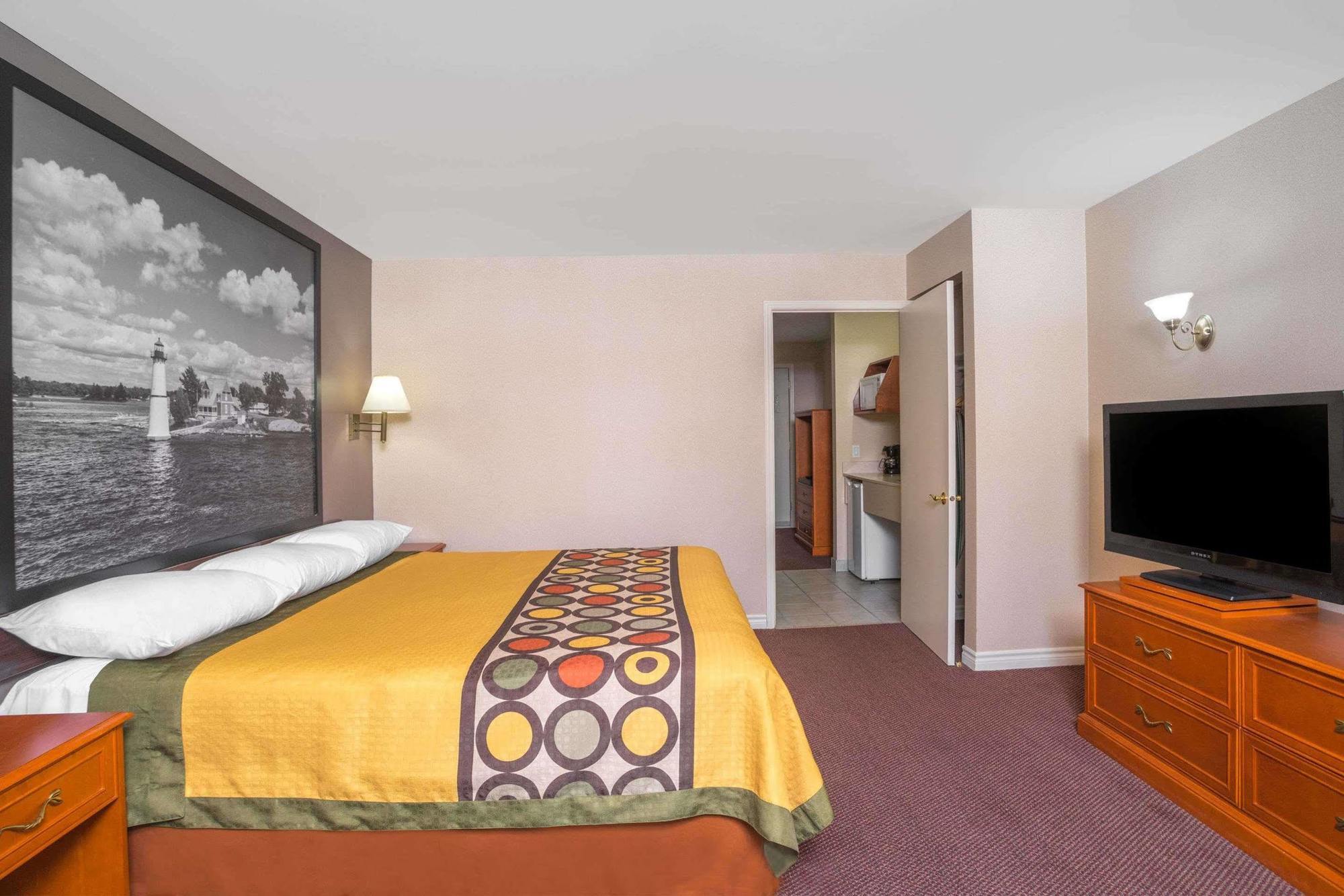 Super 8 By Wyndham Kingston Hotel Buitenkant foto